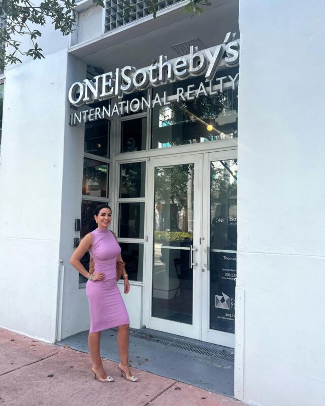 My home away from home.🌴

📱 (561) 715-9601⁠
💻️ michelledimarco.com⁠
📧 mdimarco@onesothebysrealty.com⁠
⁠
𝘜𝘯𝘮𝘢𝘵𝘤𝘩𝘦𝘥 𝘴𝘦𝘳𝘷𝘪𝘤𝘦, 𝘨𝘭𝘰𝘣𝘢𝘭 𝘳𝘦𝘢𝘤𝘩, 𝘭𝘰𝘤𝘢𝘭 𝘦𝘹𝘱𝘦𝘳𝘵𝘪𝘴𝘦