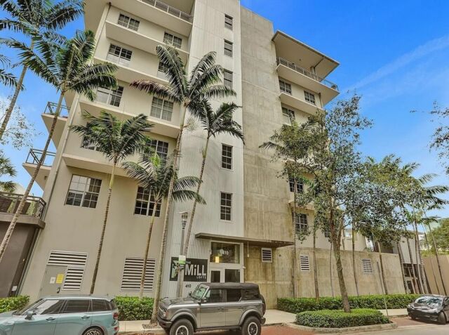 NYC Chic inspired loft: 410 NW 1st Ave, Unit #506, Fort Lauderdale, FL 33301

💰$560,000 
🛏️ 1 bed
🛁 1 bath
📐 1,075 sq ft. 

📱 (561) 715-9601⁠
💻️ michelledimarco.com⁠
📧 mdimarco@onesothebysrealty.com⁠
⁠
𝘜𝘯𝘮𝘢𝘵𝘤𝘩𝘦𝘥 𝘴𝘦𝘳𝘷𝘪𝘤𝘦, 𝘨𝘭𝘰𝘣𝘢𝘭 𝘳𝘦𝘢𝘤𝘩, 𝘭𝘰𝘤𝘢𝘭 𝘦𝘹𝘱𝘦𝘳𝘵𝘪𝘴𝘦⁠