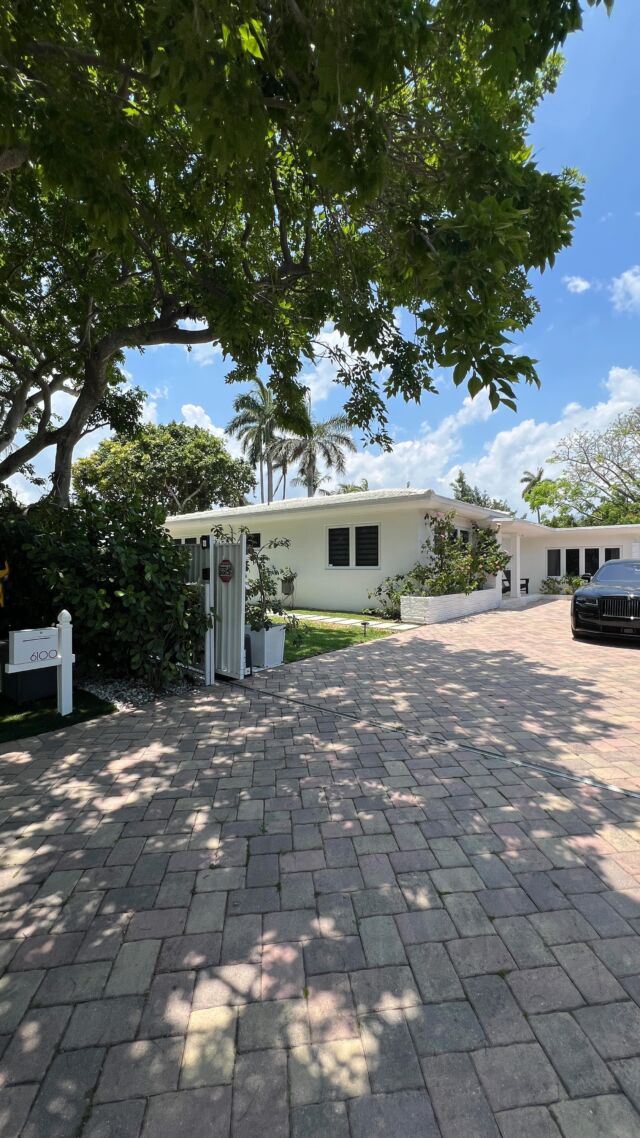 POV: You just bought a $4.5 million dollar home situated on La Gorce golf course 

📱 (561) 715-9601⁠
💻️ michelledimarco.com⁠
📧 mdimarco@onesothebysrealty.com⁠
⁠
𝘜𝘯𝘮𝘢𝘵𝘤𝘩𝘦𝘥 𝘴𝘦𝘳𝘷𝘪𝘤𝘦, 𝘨𝘭𝘰𝘣𝘢𝘭 𝘳𝘦𝘢𝘤𝘩, 𝘭𝘰𝘤𝘢𝘭 𝘦𝘹𝘱𝘦𝘳𝘵𝘪𝘴𝘦⁠
