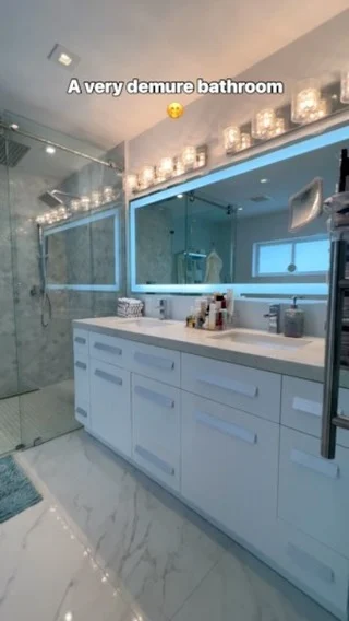 A very demure bathroom🤭

📱 (561) 715-9601⁠
💻️ michelledimarco.com⁠
📧 mdimarco@onesothebysrealty.com⁠
⁠
𝘜𝘯𝘮𝘢𝘵𝘤𝘩𝘦𝘥 𝘴𝘦𝘳𝘷𝘪𝘤𝘦, 𝘨𝘭𝘰𝘣𝘢𝘭 𝘳𝘦𝘢𝘤𝘩, 𝘭𝘰𝘤𝘢𝘭 𝘦𝘹𝘱𝘦𝘳𝘵𝘪𝘴𝘦⁠