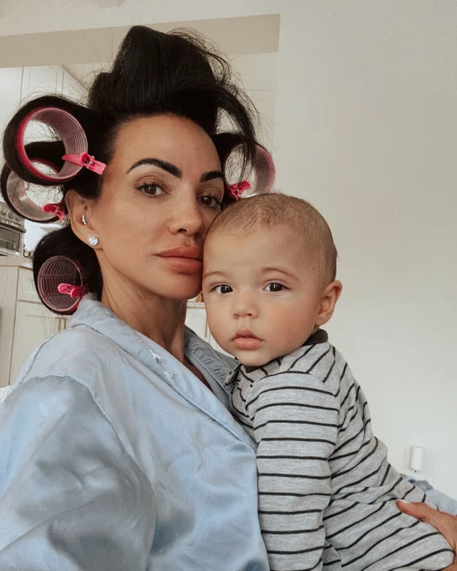 Luxury real estate by day, lullabies by night. Becoming a mama has only deepened my ‘why’—and made the hustle that much more beautiful. ✨💼👶 

📱 (561) 715-9601⁠
💻️ michelledimarco.com⁠
📧 mdimarco@onesothebysrealty.com⁠
⁠
𝘜𝘯𝘮𝘢𝘵𝘤𝘩𝘦𝘥 𝘴𝘦𝘳𝘷𝘪𝘤𝘦, 𝘨𝘭𝘰𝘣𝘢𝘭 𝘳𝘦𝘢𝘤𝘩, 𝘭𝘰𝘤𝘢𝘭 𝘦𝘹𝘱𝘦𝘳𝘵𝘪𝘴𝘦⁠
